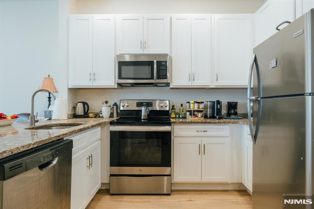 521 Livingston Street 208