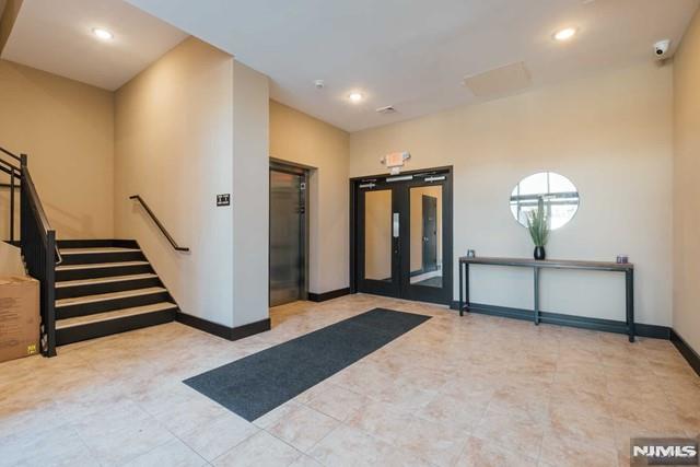 521 Livingston Street 208