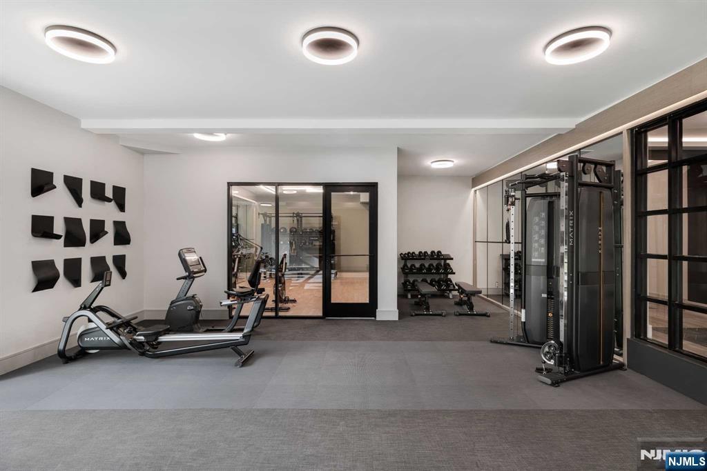 18 Park Avenue 1230