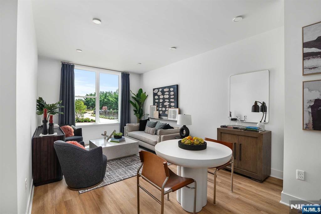18 Park Avenue 1101