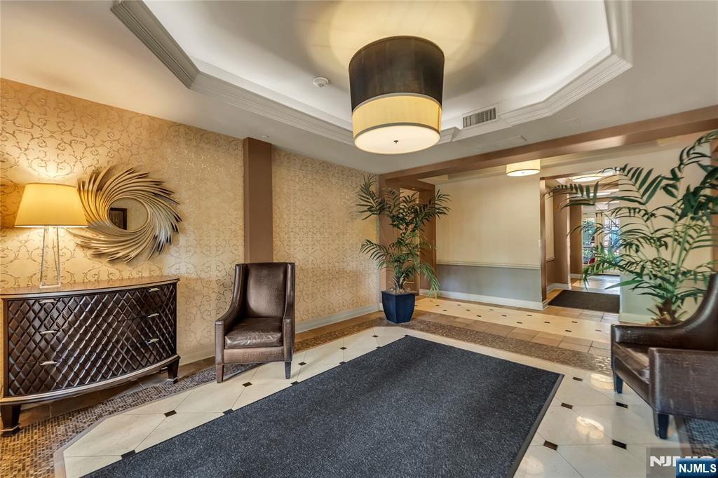 1208 The Plaza
