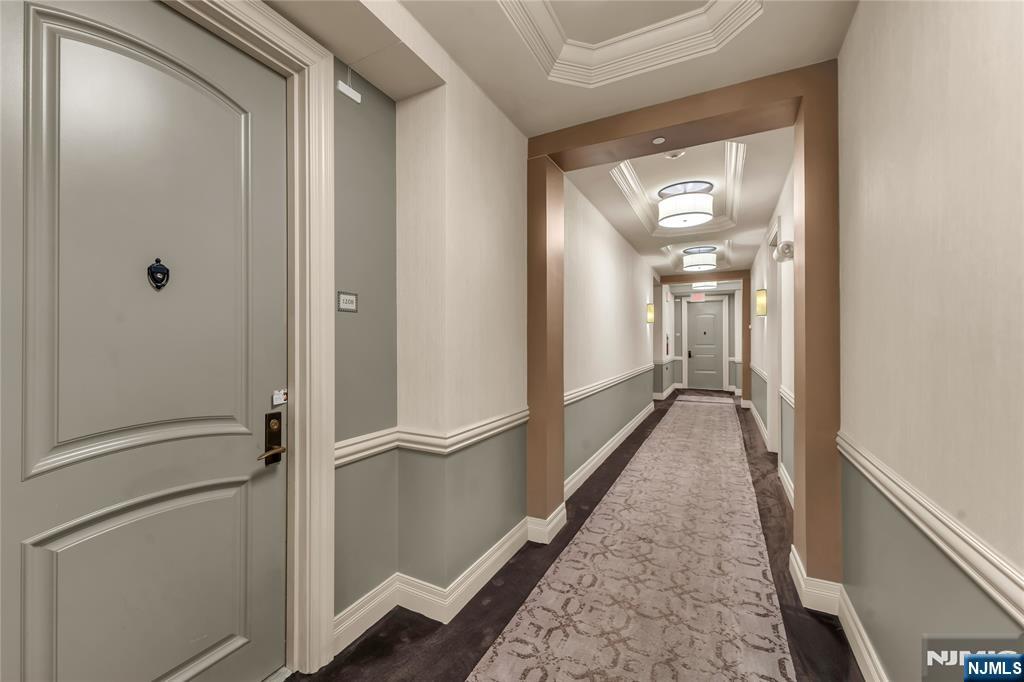 1208 The Plaza