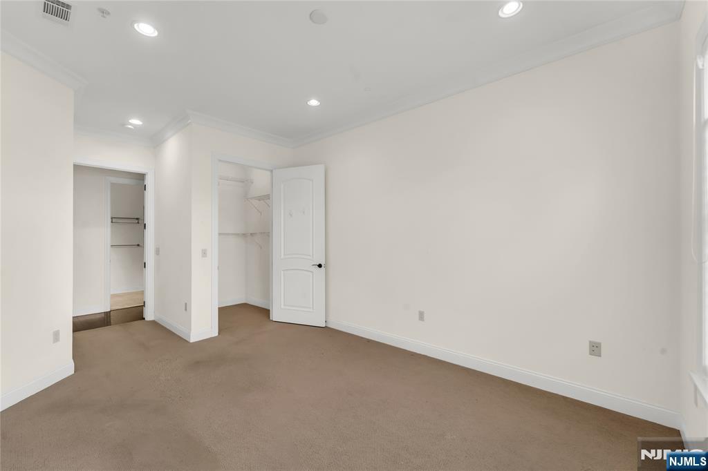 1208 The Plaza