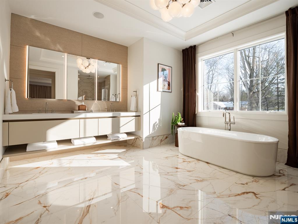 16-18 Paris Avenue 1