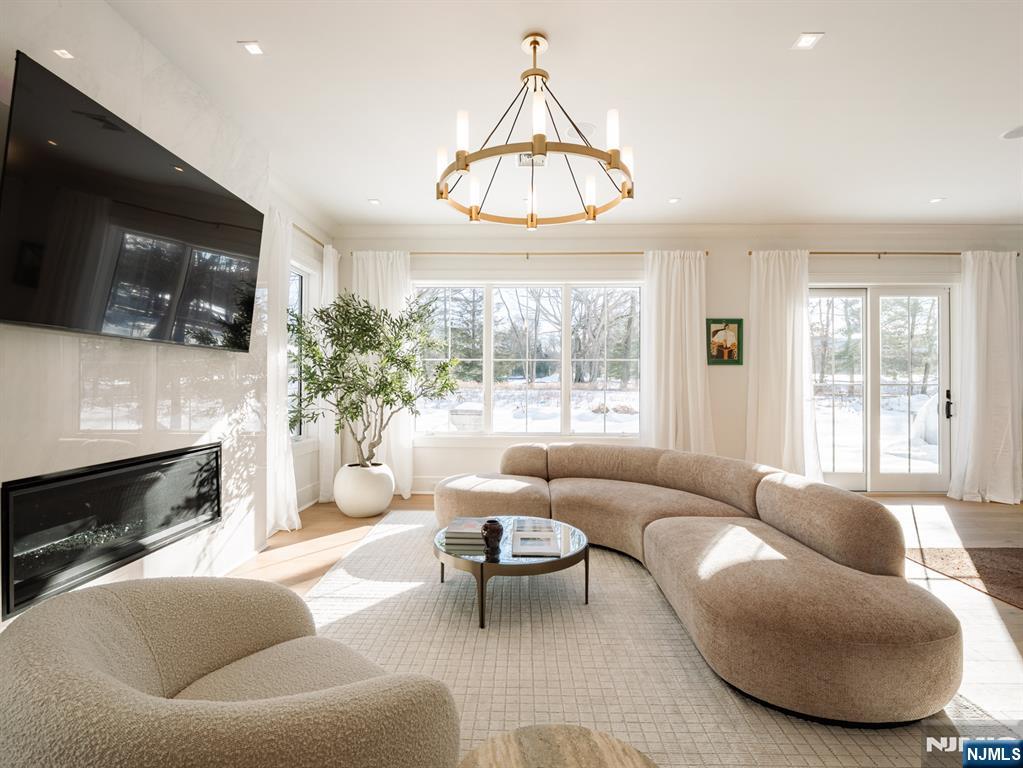 16-18 Paris Avenue 1