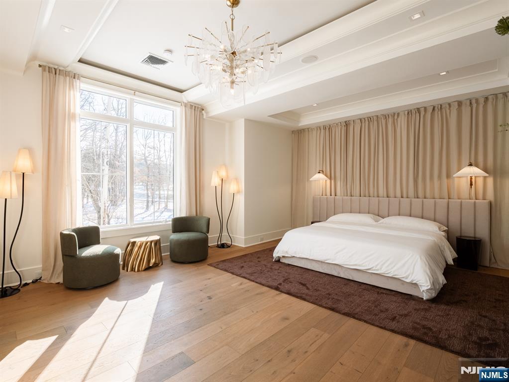 16-18 Paris Avenue 1