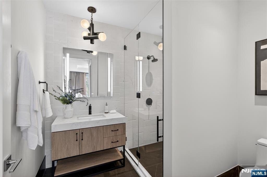 16-18 Paris Avenue 3