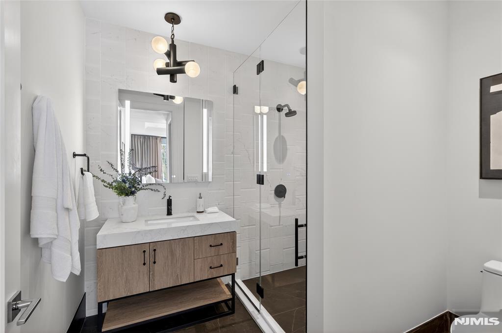 16-18 Paris Avenue 3