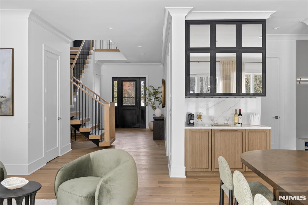 16-18 Paris Avenue 3