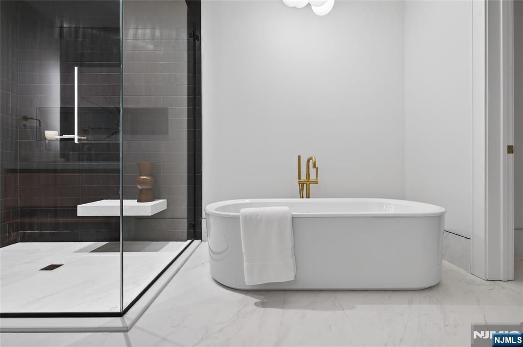 16-18 Paris Avenue 3