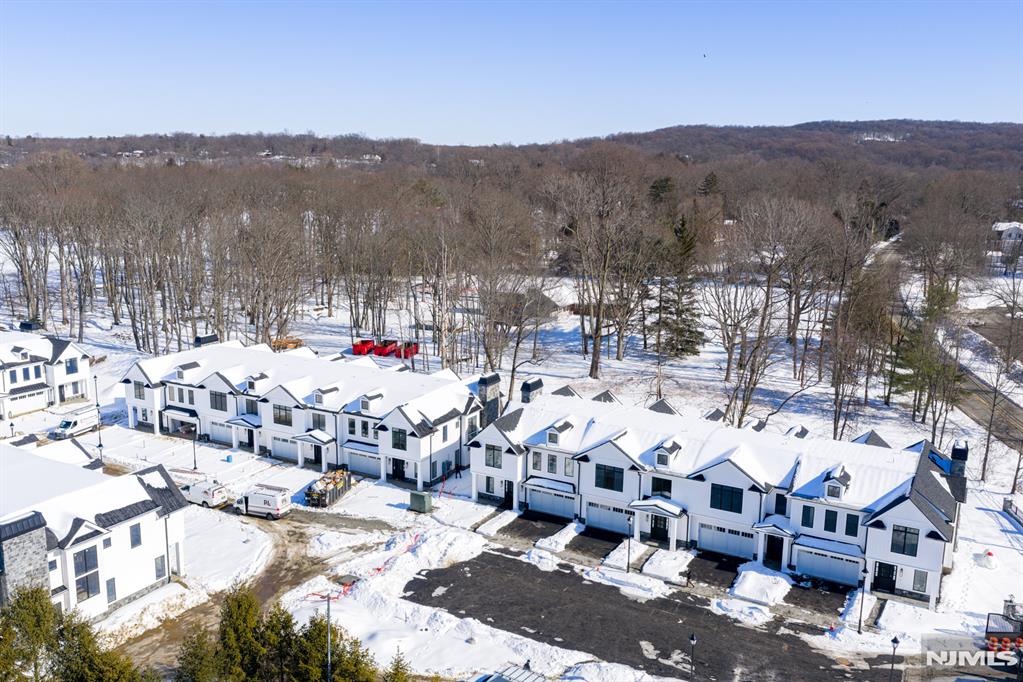 16-18 Paris Avenue 3