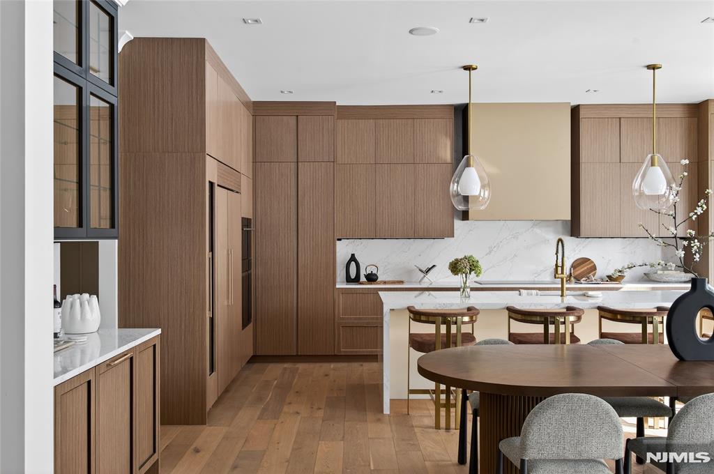 16-18 Paris Avenue 3