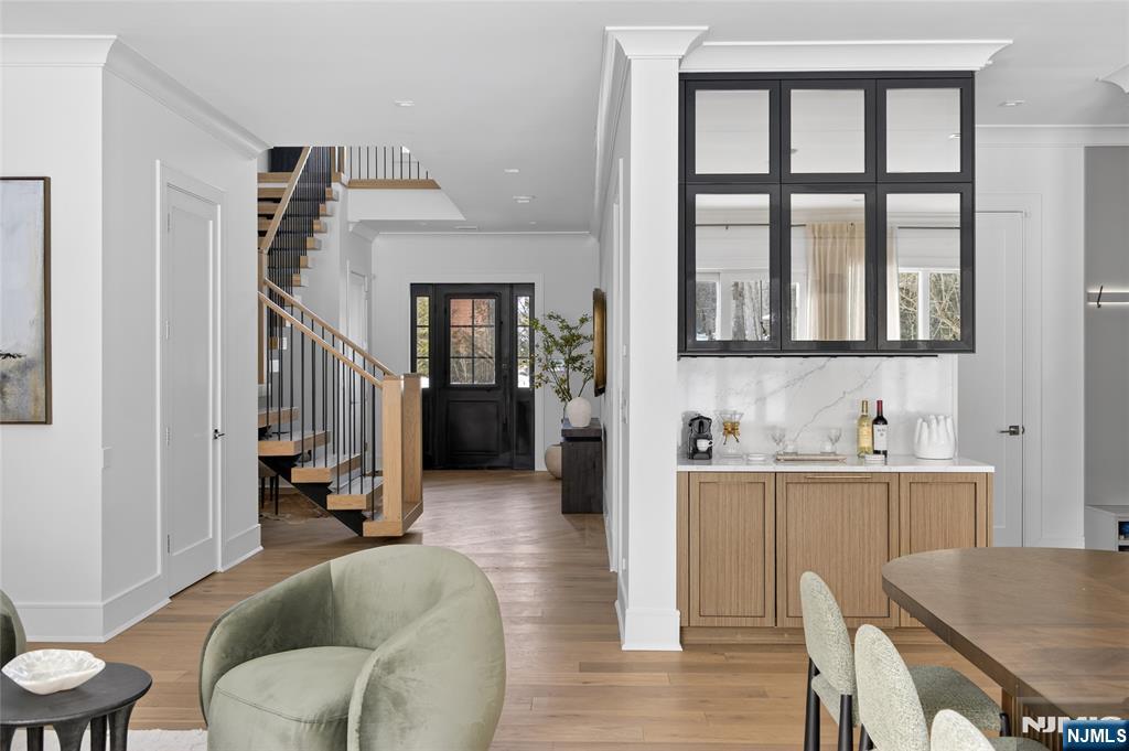 16-18 Paris Avenue 3