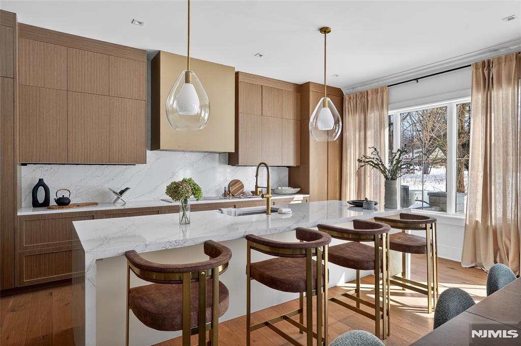 16-18 Paris Avenue 3