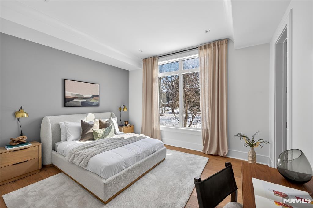 16-18 Paris Avenue 3