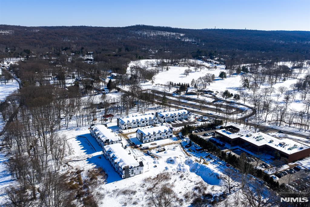 16-18 Paris Avenue 3