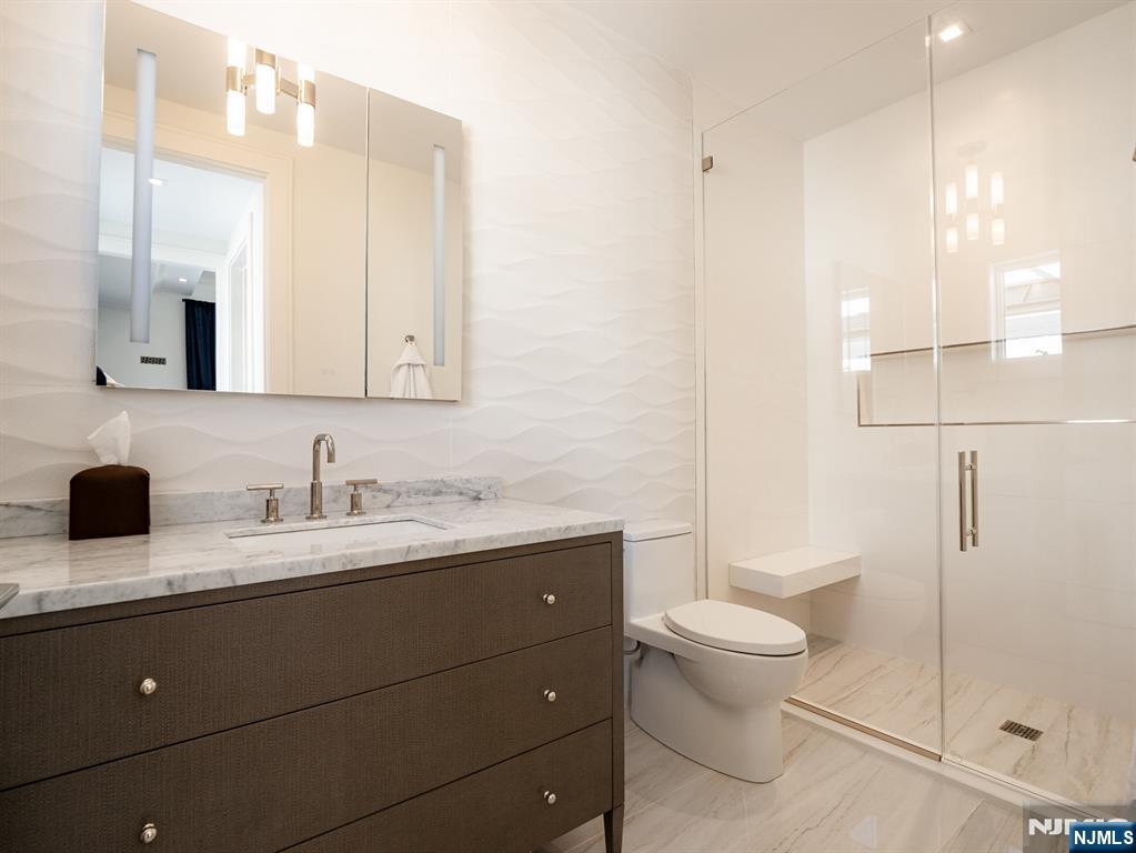 16-18 Paris Avenue 4