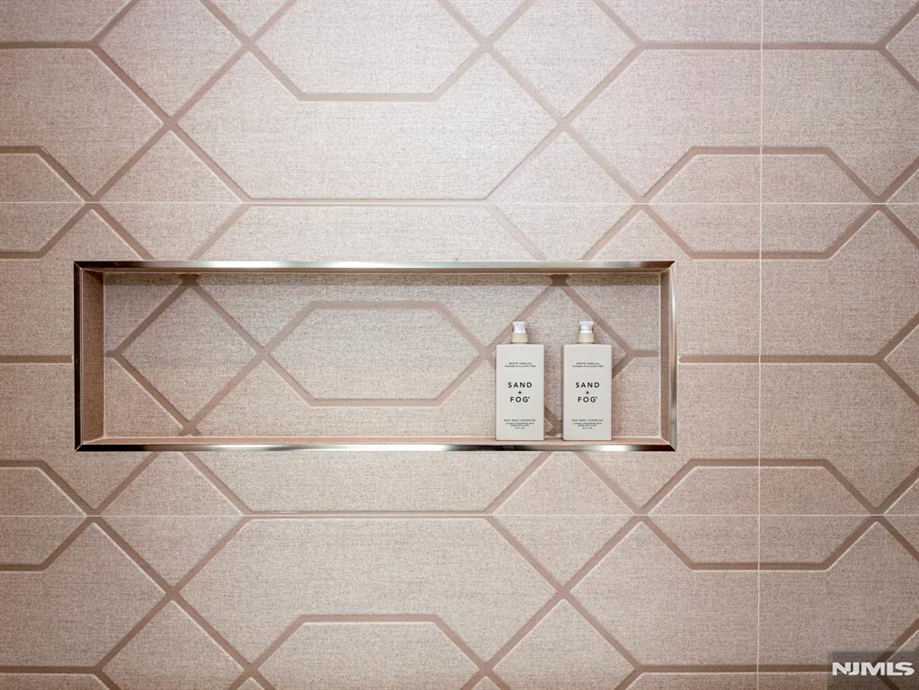 16-18 Paris Avenue 4