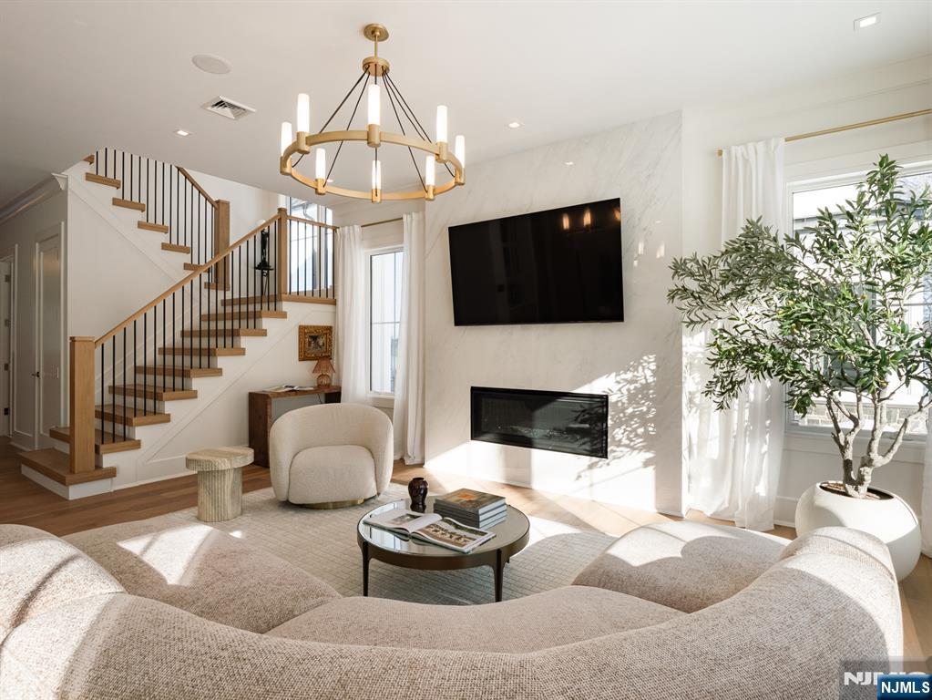 16-18 Paris Avenue 4