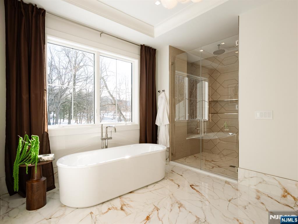 16-18 Paris Avenue 4