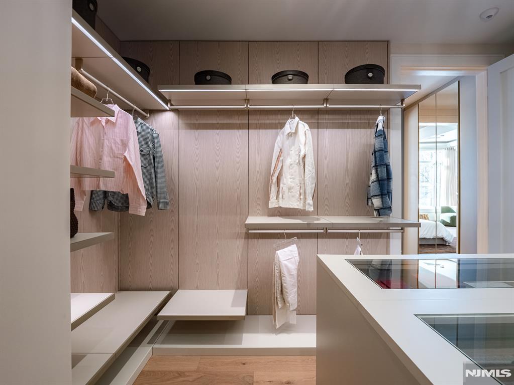 16-18 Paris Avenue 4