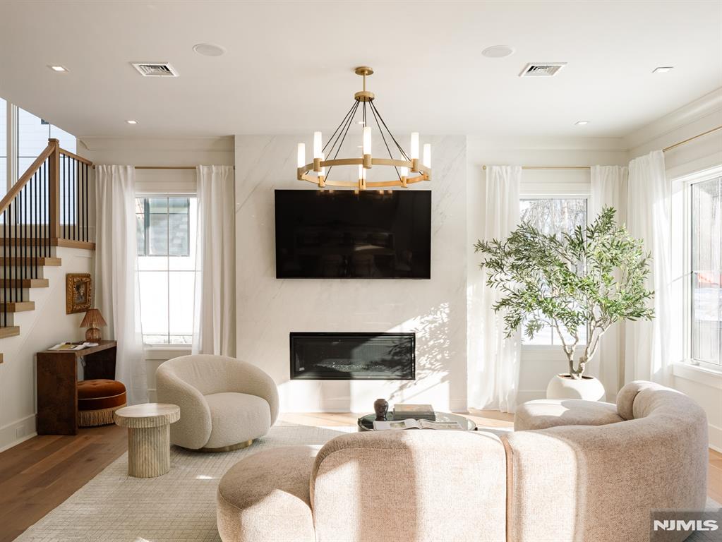 16-18 Paris Avenue 4