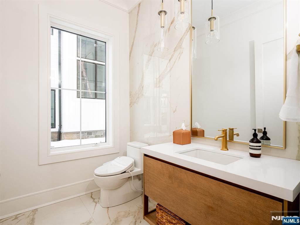 16-18 Paris Avenue 4