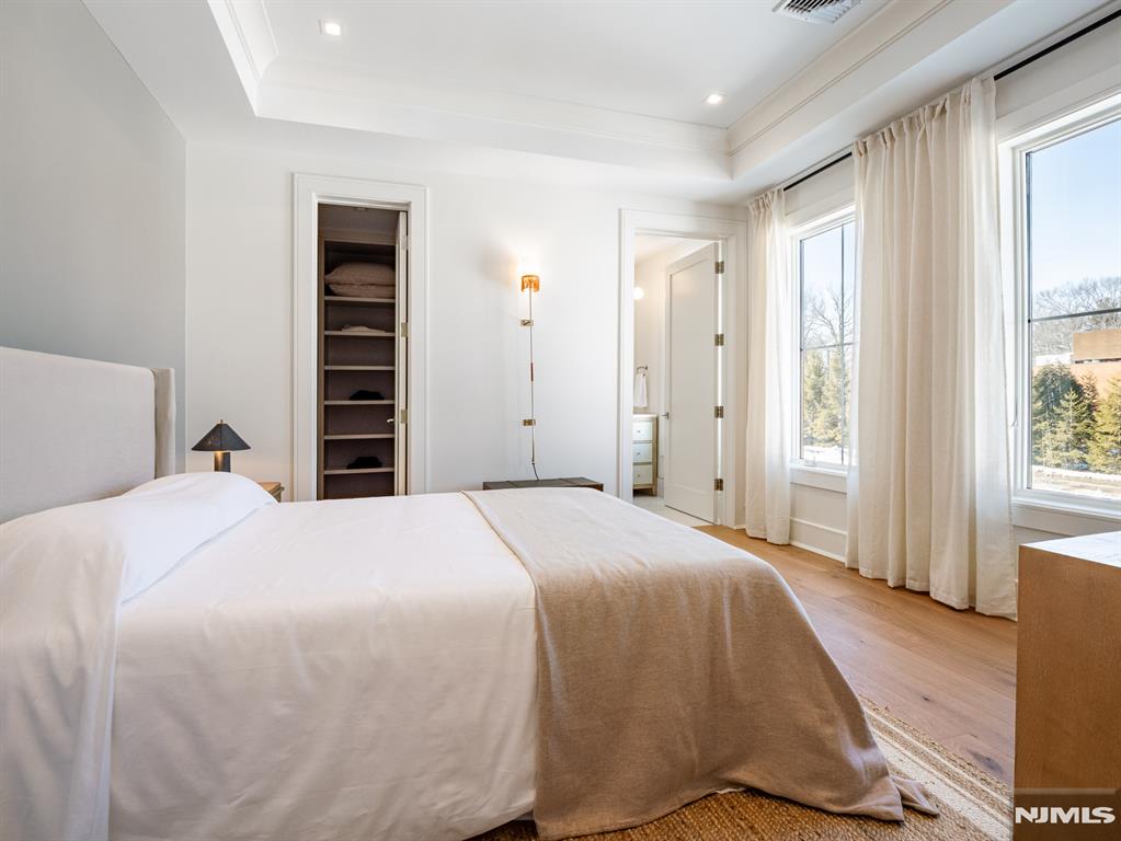 16-18 Paris Avenue 4