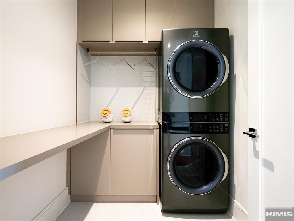 16-18 Paris Avenue 4