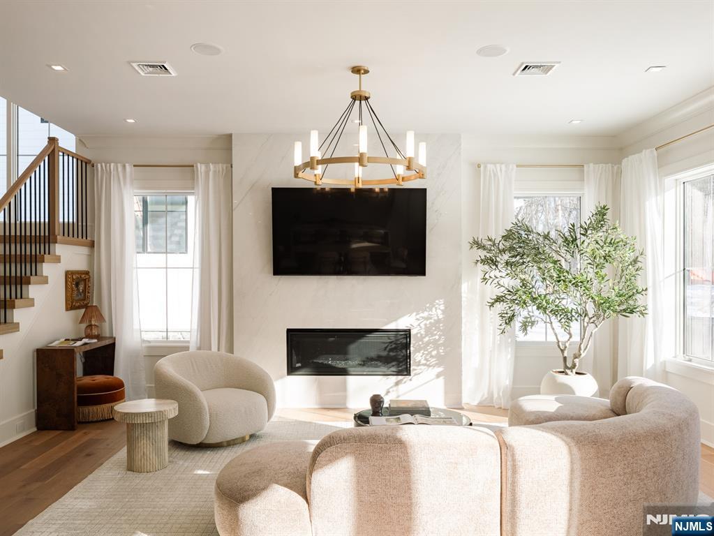 16-18 Paris Avenue 4