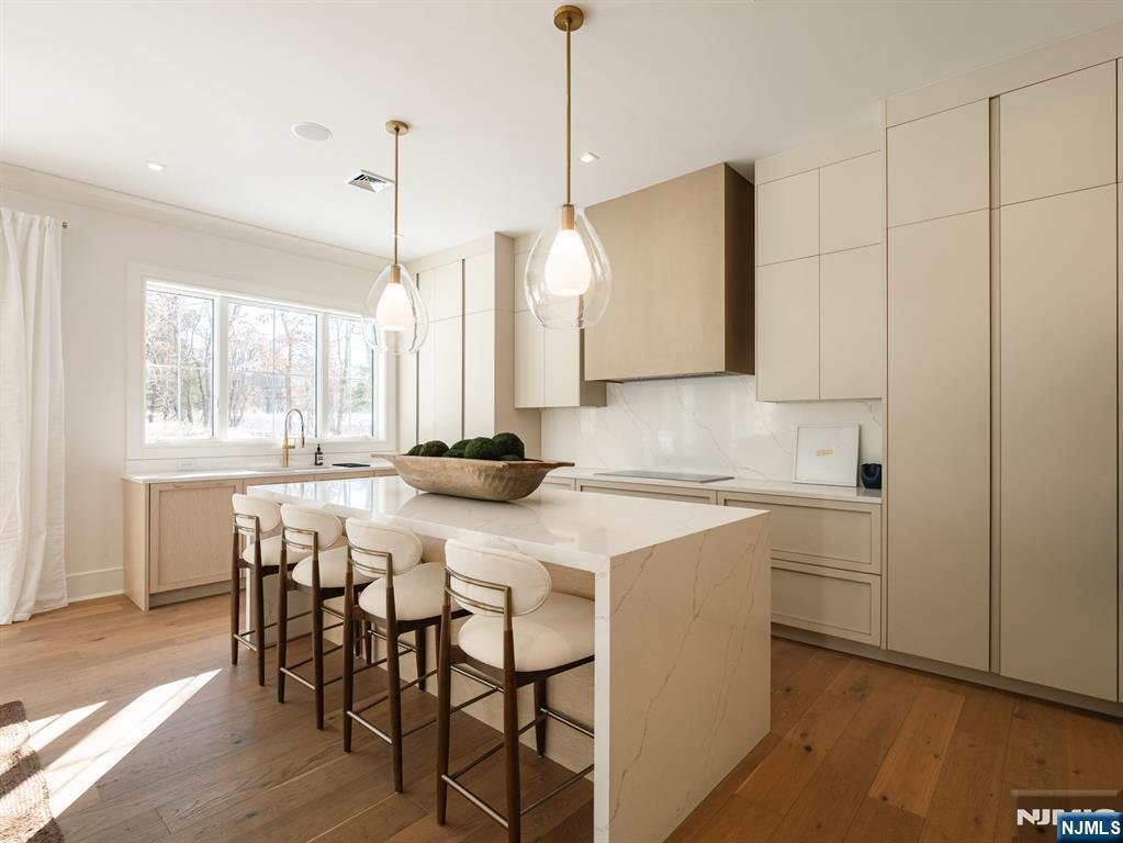 16-18 Paris Avenue 4