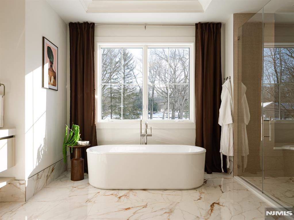 16-18 Paris Avenue 4