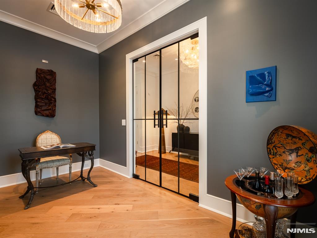 16-18 Paris Avenue 4