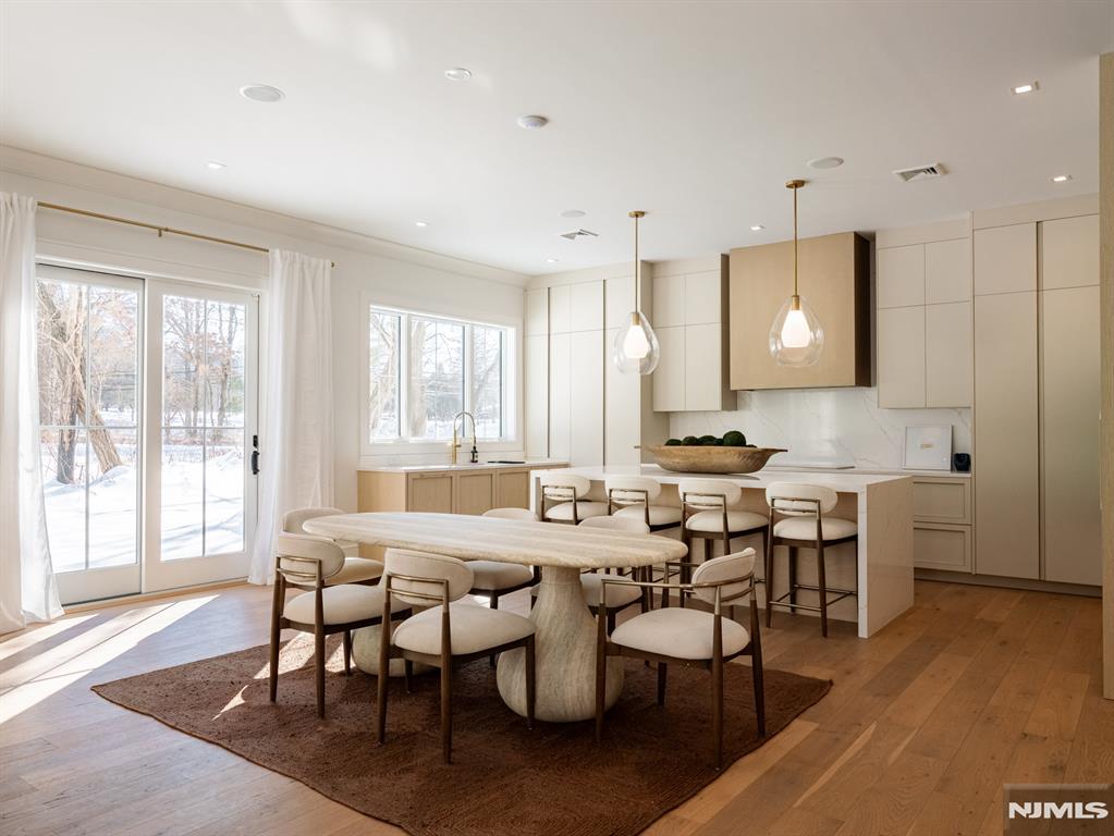 16-18 Paris Avenue 4