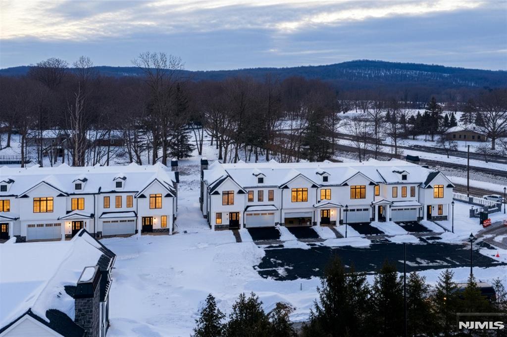 16-18 Paris Avenue 4