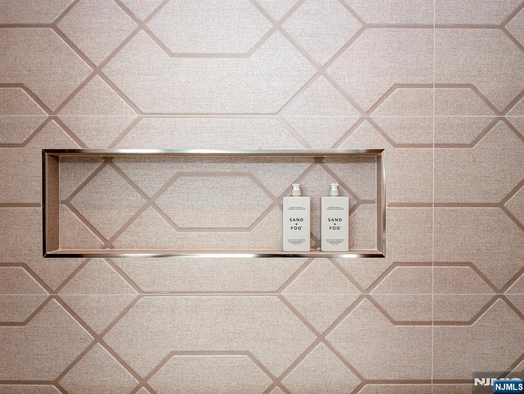 16-18 Paris Avenue 4