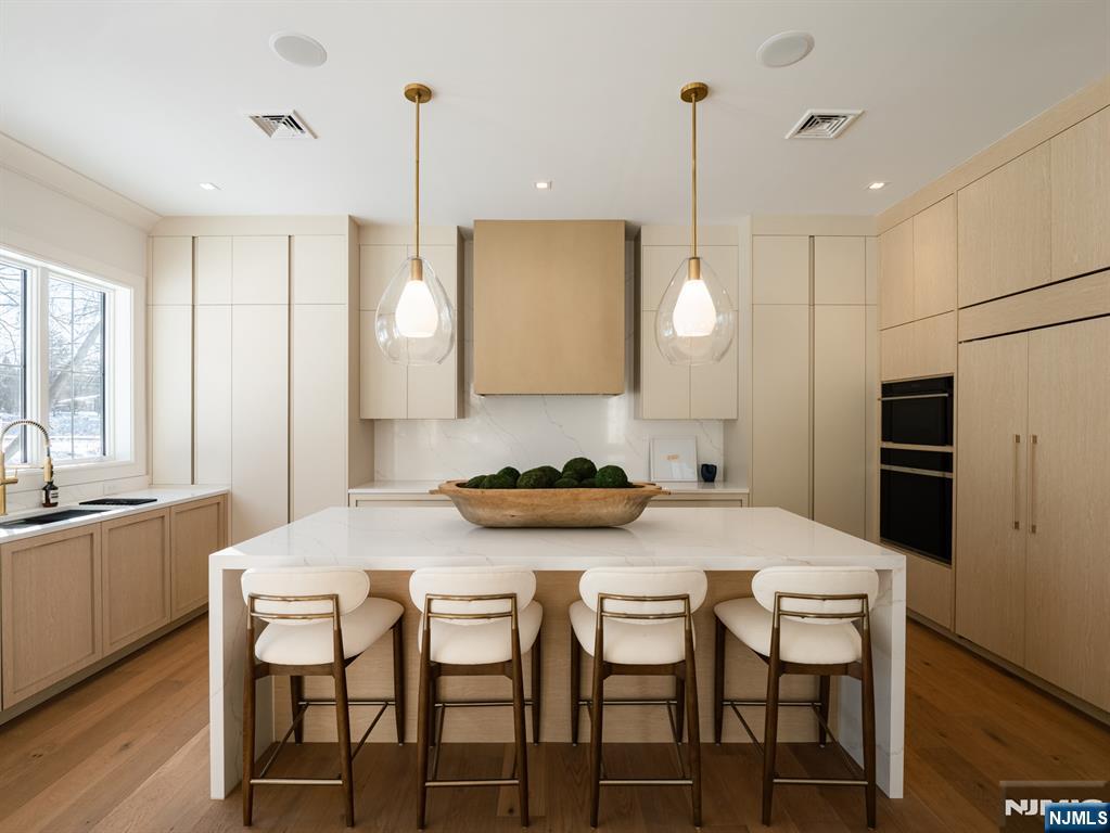 16-18 Paris Avenue 4