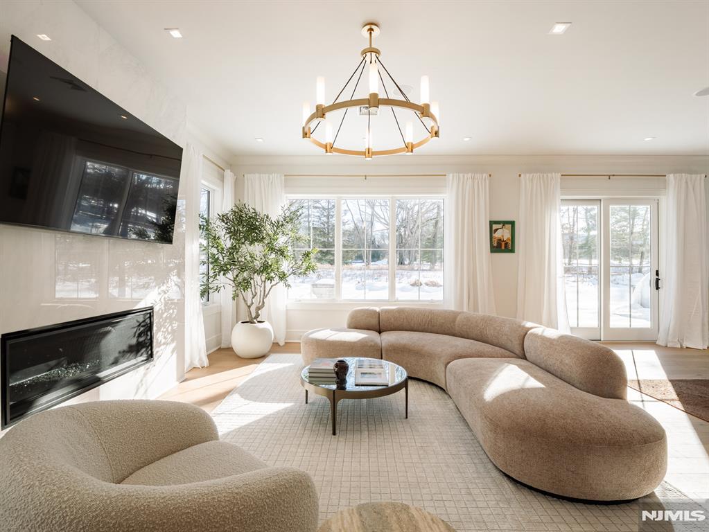 16-18 Paris Avenue 9