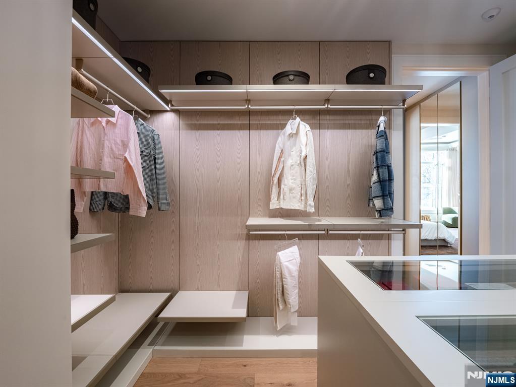 16-18 Paris Avenue 9