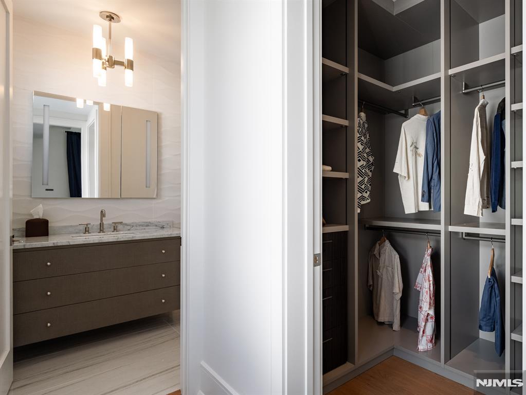 16-18 Paris Avenue 9