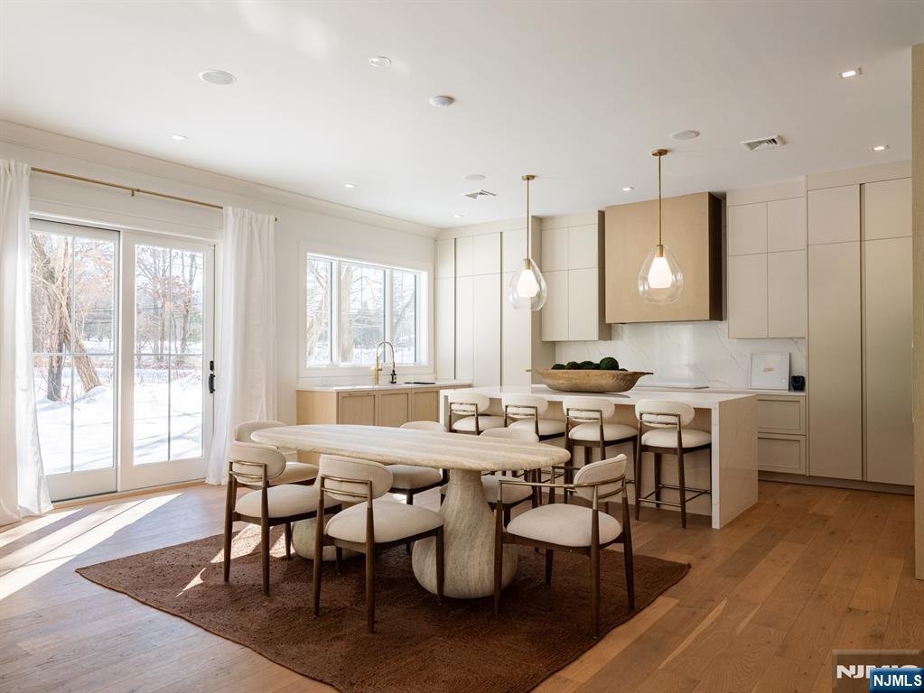 16-18 Paris Avenue 9