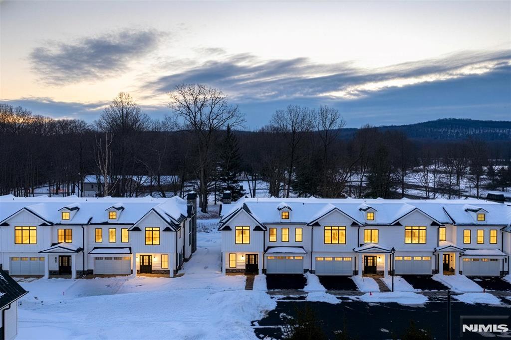 16-18 Paris Avenue 9