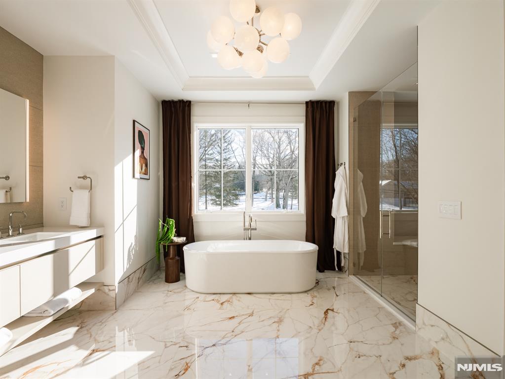 16-18 Paris Avenue 9