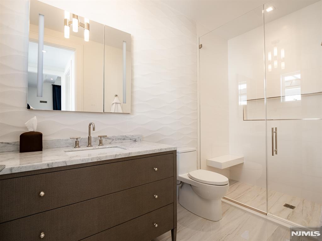 16-18 Paris Avenue 9