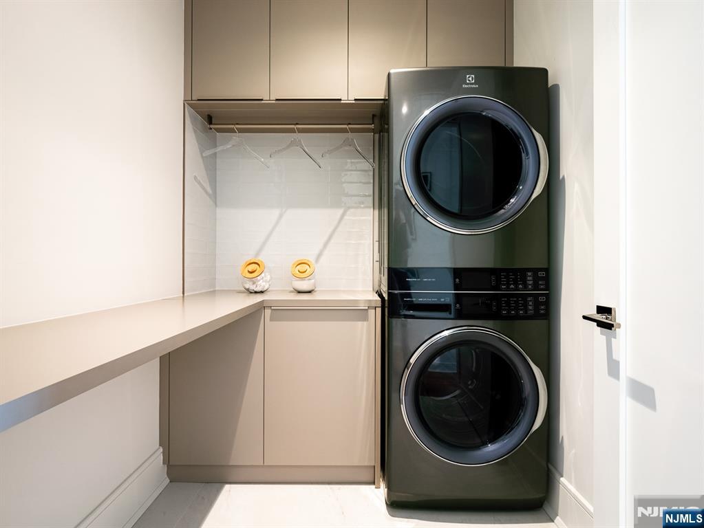 16-18 Paris Avenue 9