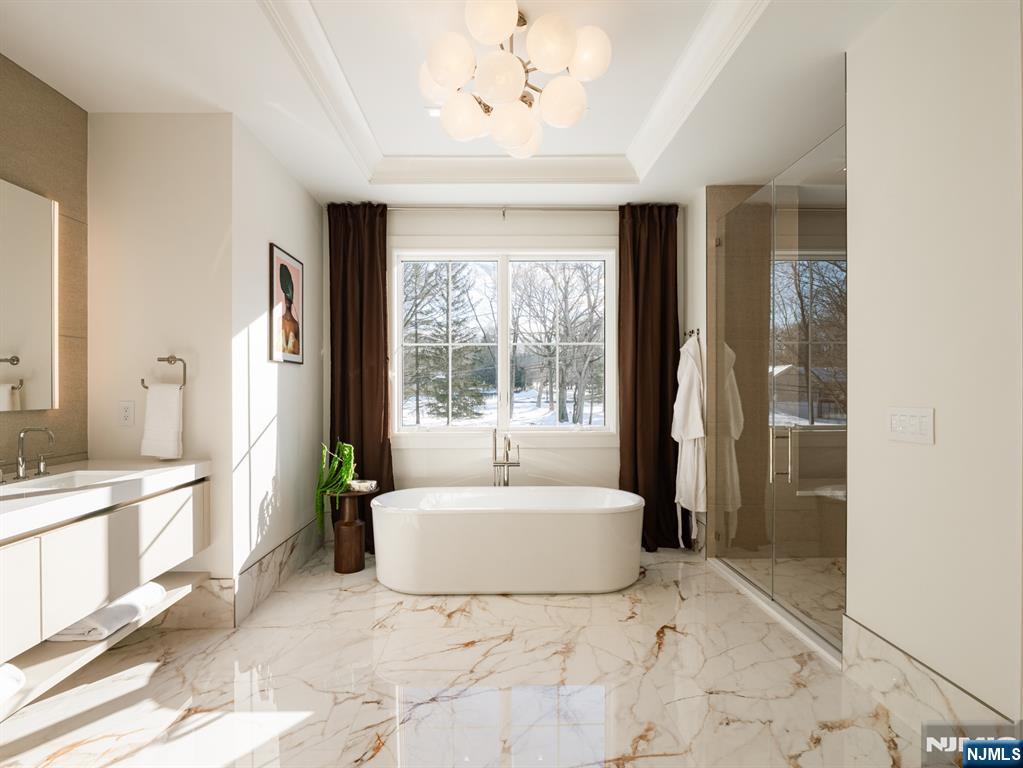 16-18 Paris Avenue 9