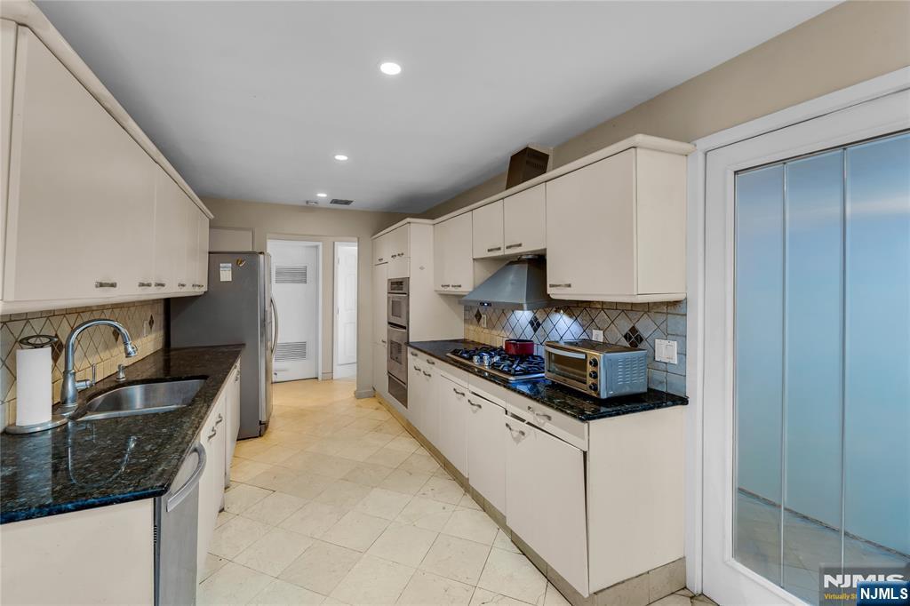 8C Cove Lane