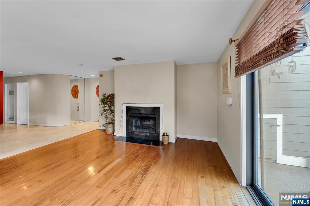8C Cove Lane