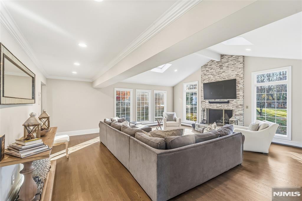 27 Pine Hill Road