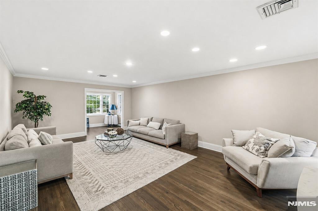 27 Pine Hill Road